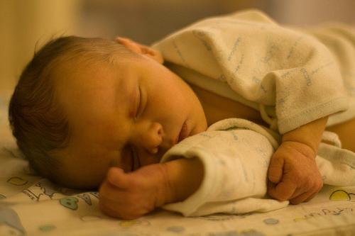 Каква температура трябва да има новороденото и как да го измерите правилно?