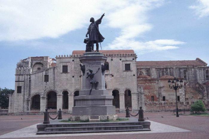 В кой град е издигнат паметникът на Колумб? Разбира се, в Барселона!