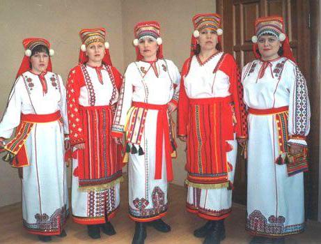 традиционни костюми на народите от региона на Волга