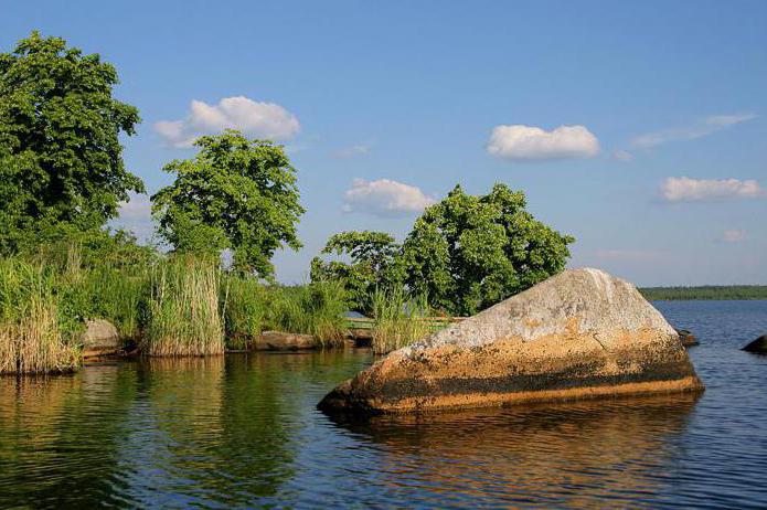 Езерото Ayatskoe в регион Свердловск: отдих, риболов