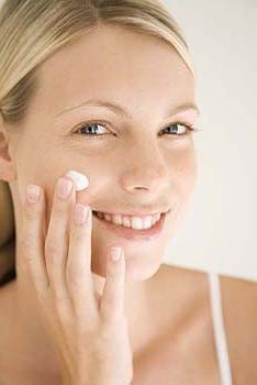Хиалуроновата киселина у дома - отлично средство за крастати и младост кожа